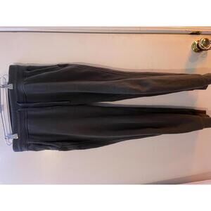 Lululemon Women's Sweatpants - Size 8 - Comfortable & Stylish